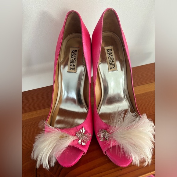 Badgley Mischka Hot Pink Feather Stiletto Heels women’s size 9 - Picture 2 of 11